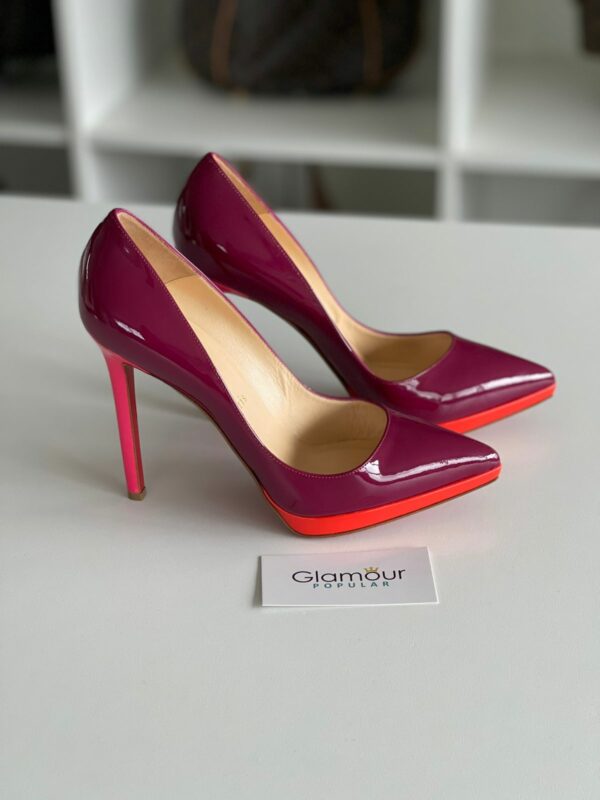 <b>Scarpin Louboutin</b>