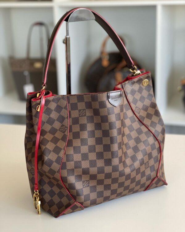 <b>Bolsa Louis Vuitton Caíssa Hobo</b>