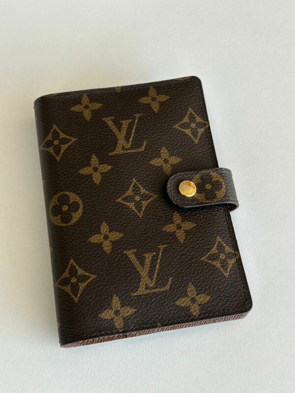 <b>Capa de Agenda Pequena Louis Vuitton<b/> - Image 2